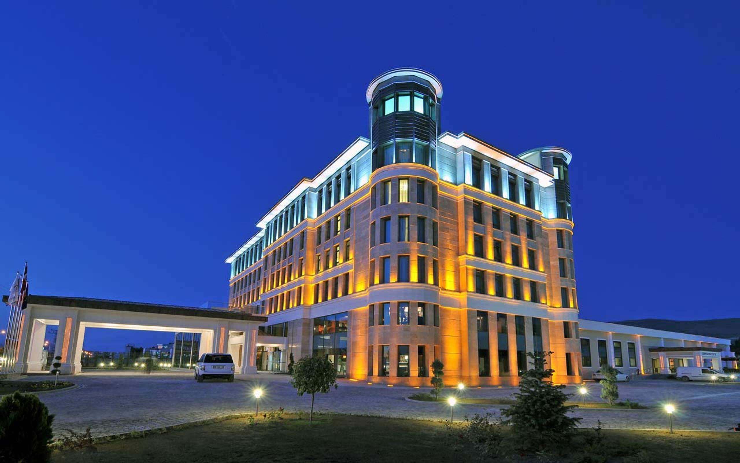 Doubletree By Hilton Van Exteriör bild