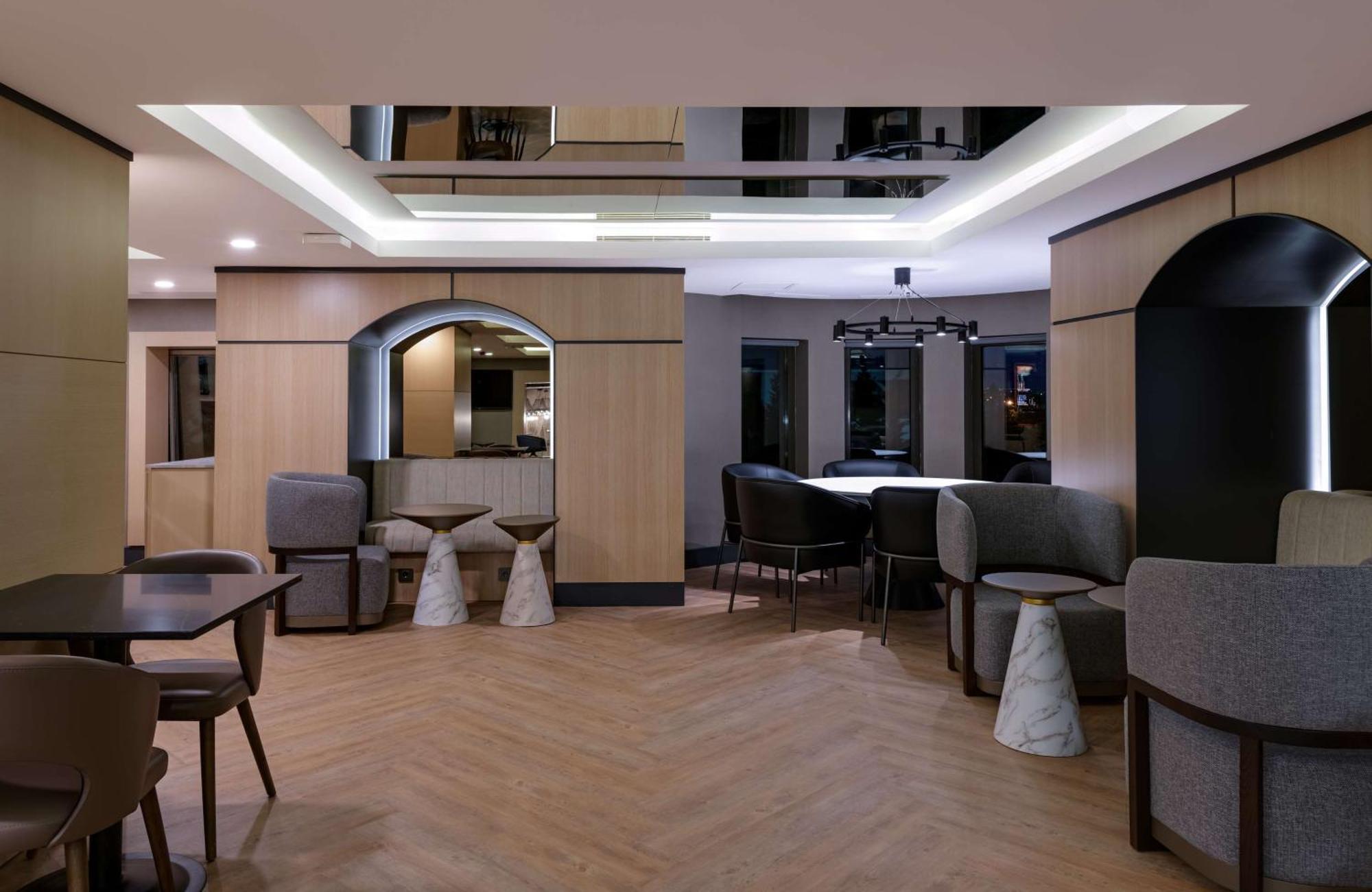 Doubletree By Hilton Van Exteriör bild
