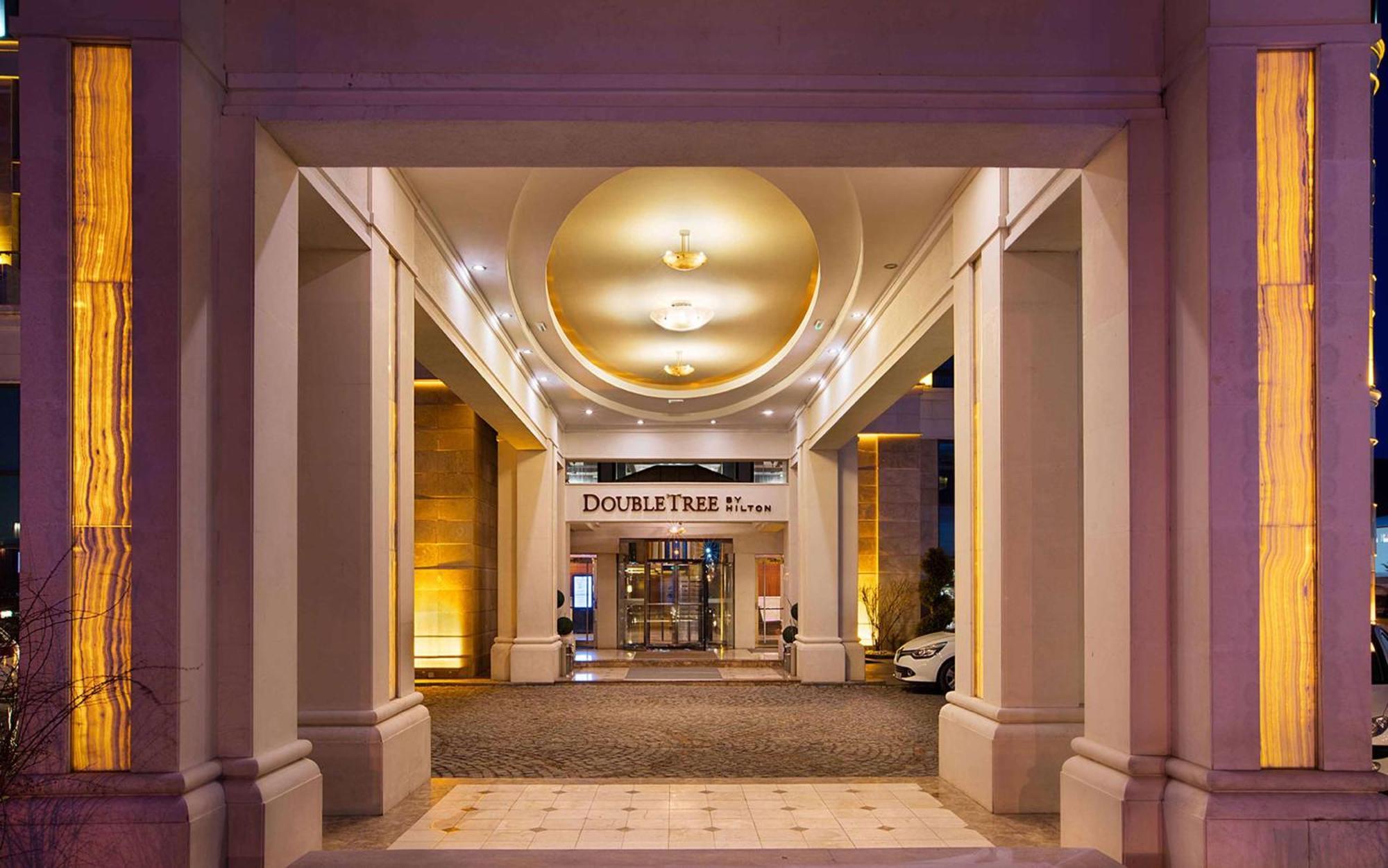 Doubletree By Hilton Van Exteriör bild