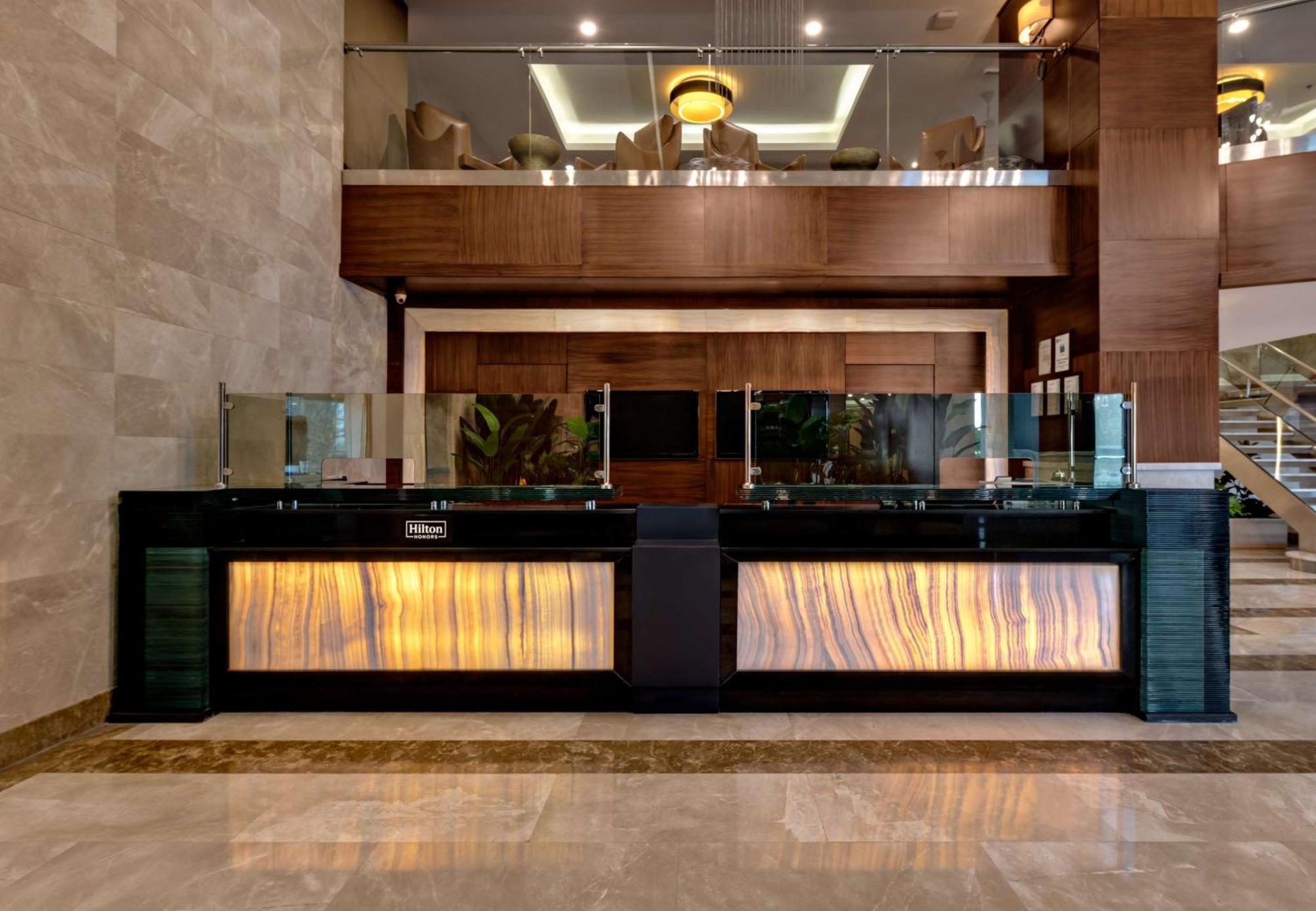 Doubletree By Hilton Van Exteriör bild