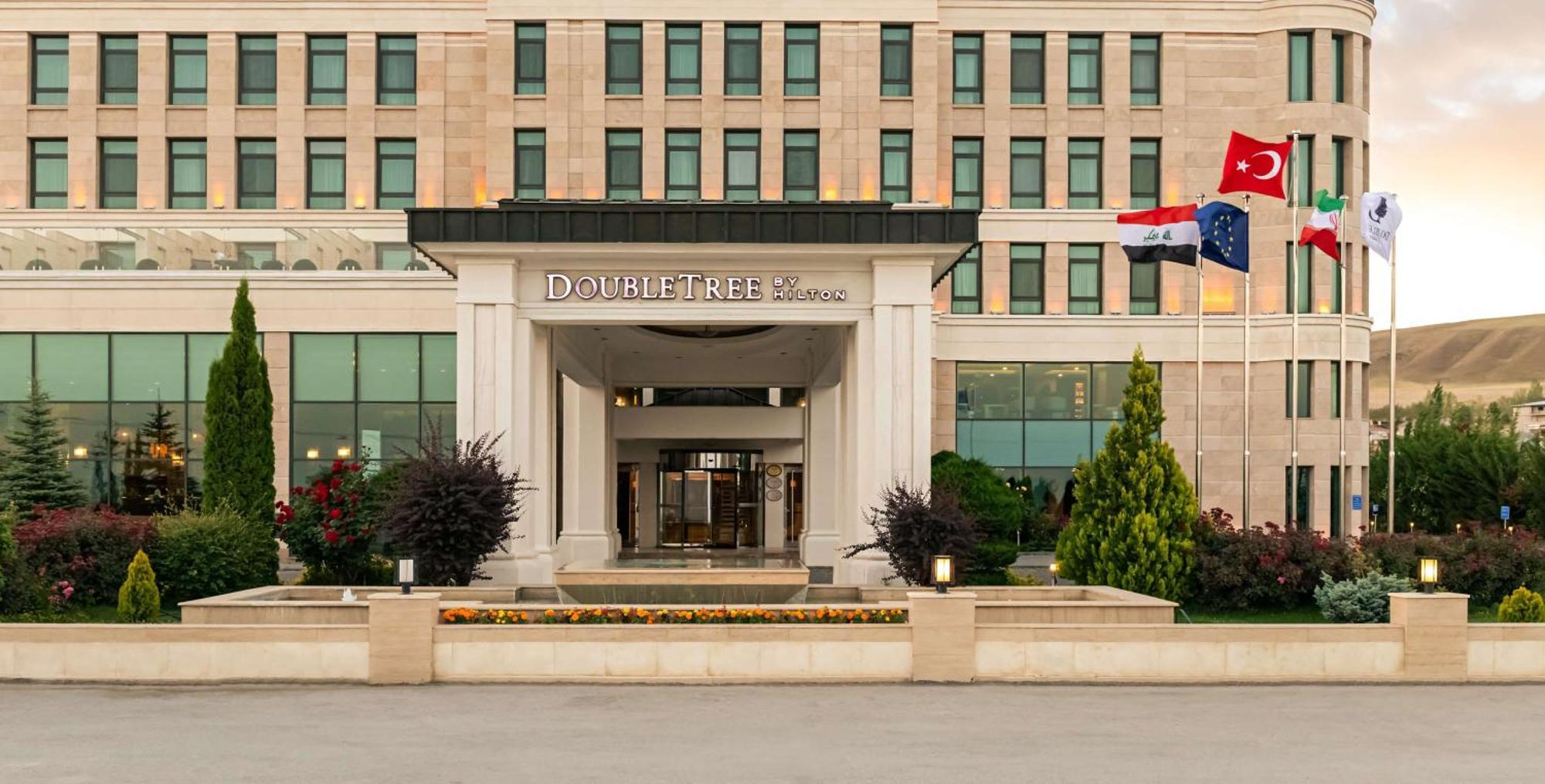 Doubletree By Hilton Van Exteriör bild