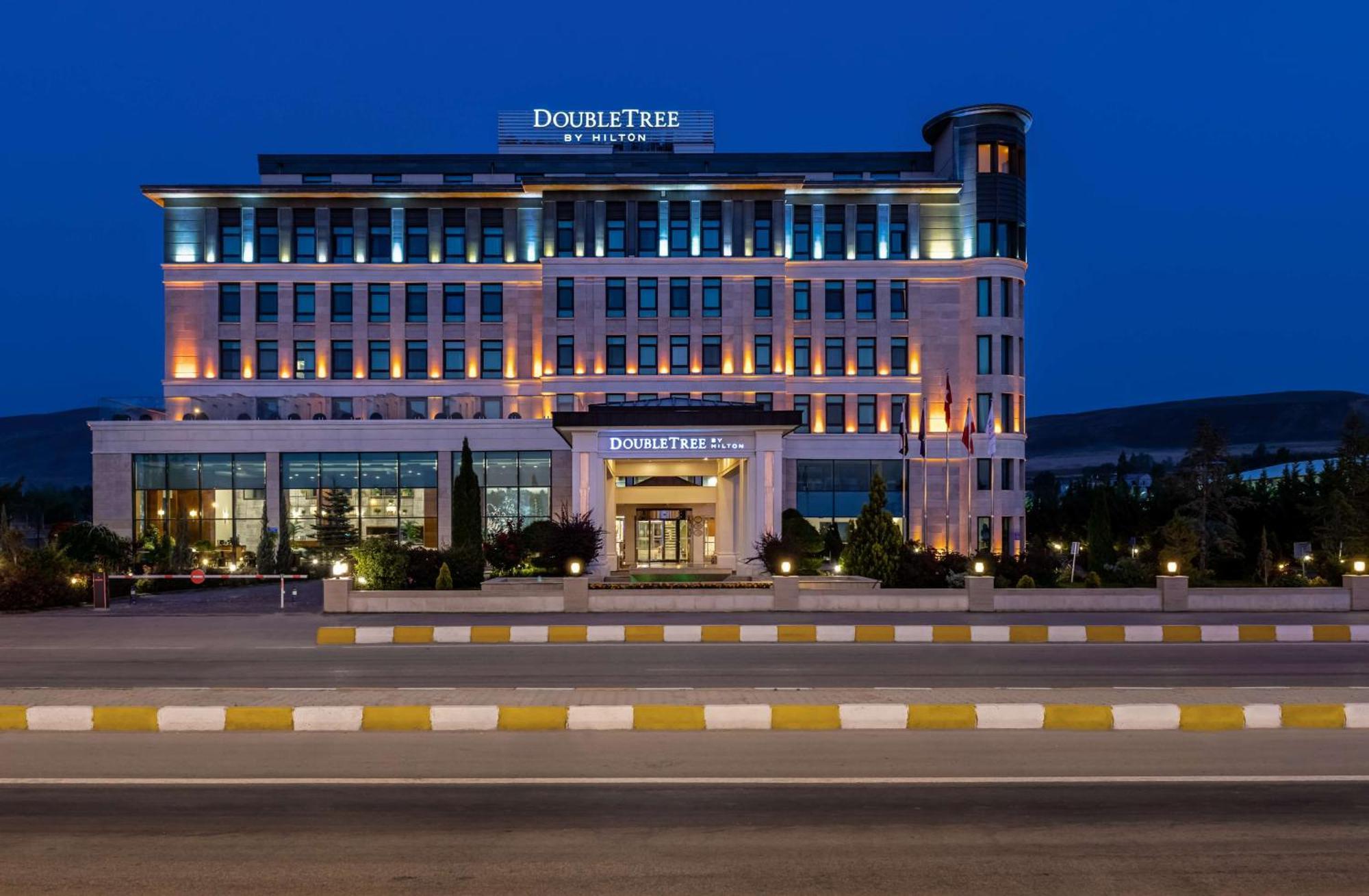 Doubletree By Hilton Van Exteriör bild